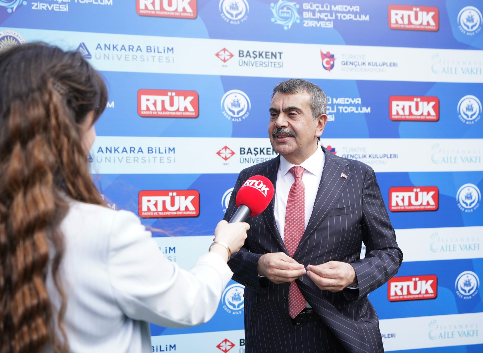 Bakan Tekin'den Güçlü Medya Bilinçli Toplum Zirvesi'nde Dijital ve Sistem Okuryazarlığı Vurgusu!