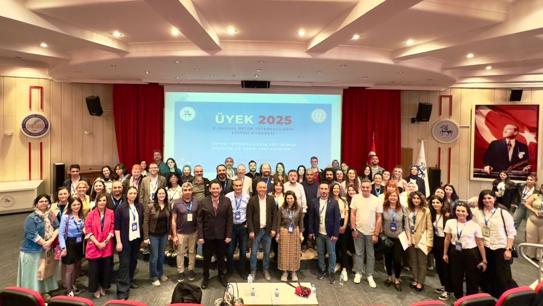Üstün Yeteneklilerin Eğitimi Kongresi İzmir’de Gerçekleşti: Disiplinler Arası Yaklaşımlar ve Gelecek Vizyonu