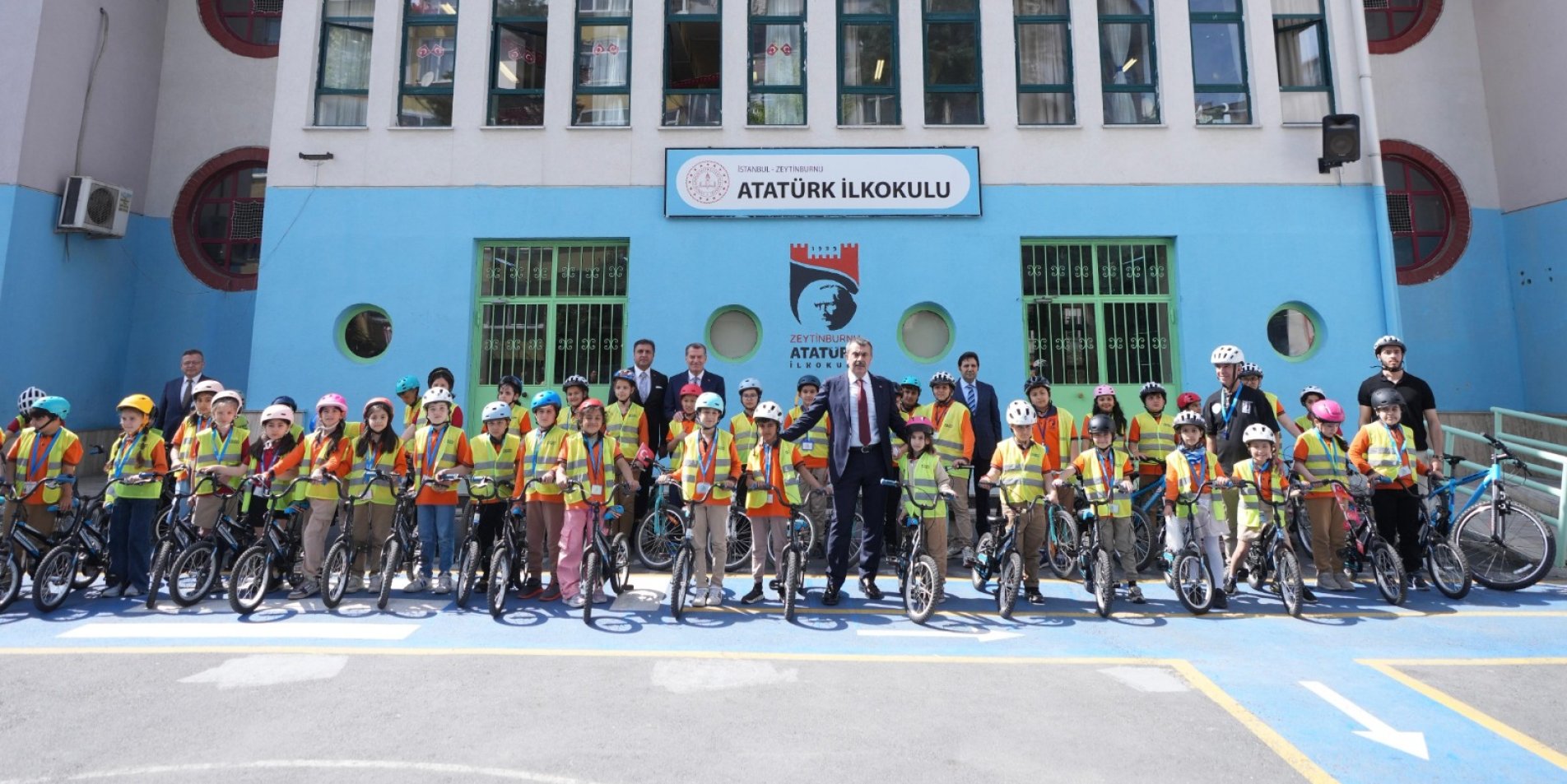 Milli Eğitim Bakanı Yusuf Tekin, Atatürk İlkokulu’nda Öğrencilerle Buluştu