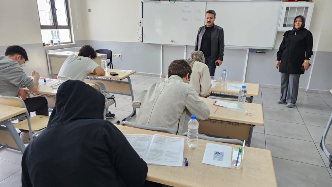 Sivas’ta YKS Öncesi “Son Prova” Sınavı Gerçekleştirildi: Öğrenciler Gerçek Sınav Deneyimi Yaşadı