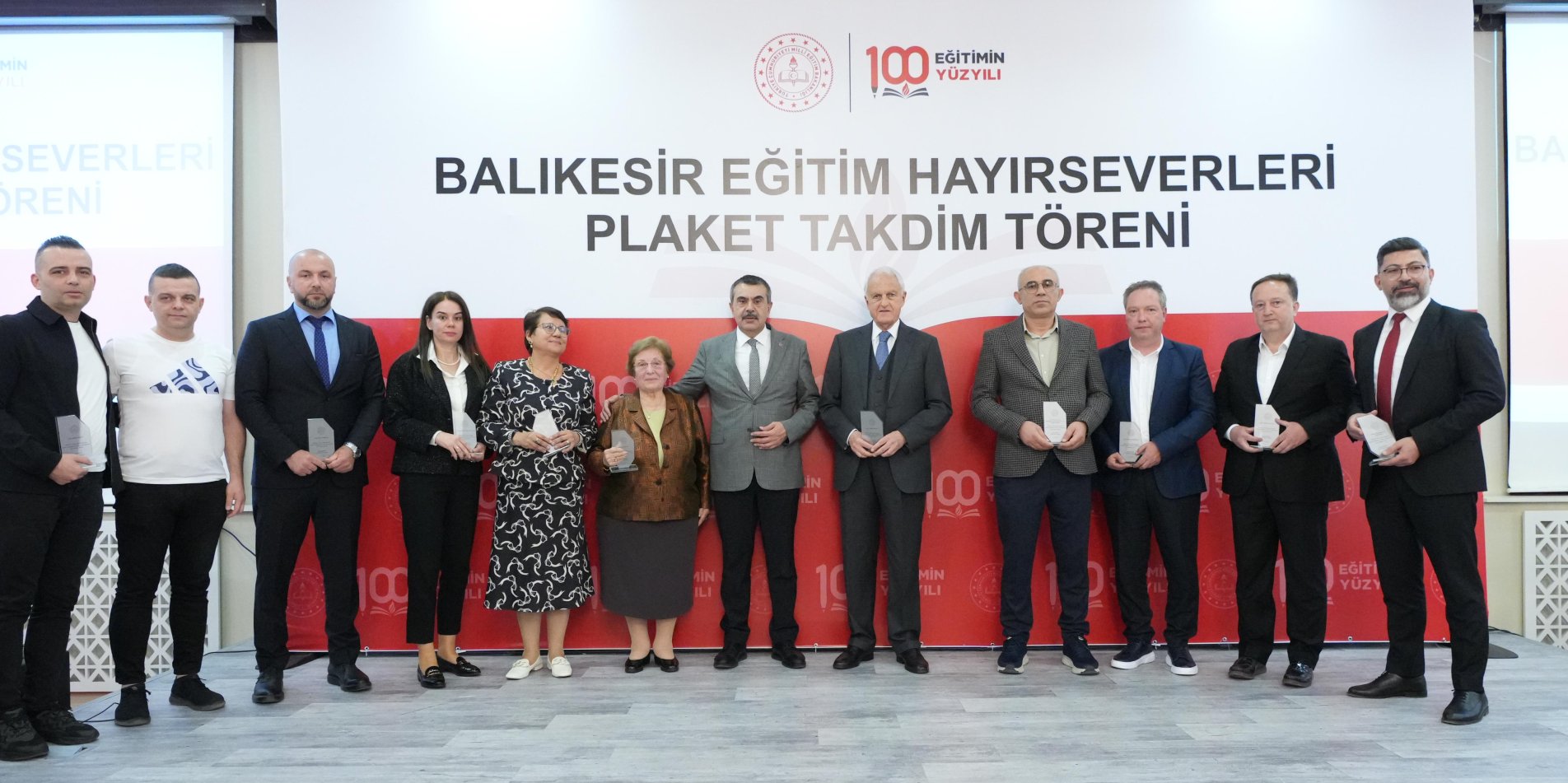 Bakan Tekin Balıkesir'de Eğitim Hayırseverleriyle Buluştu