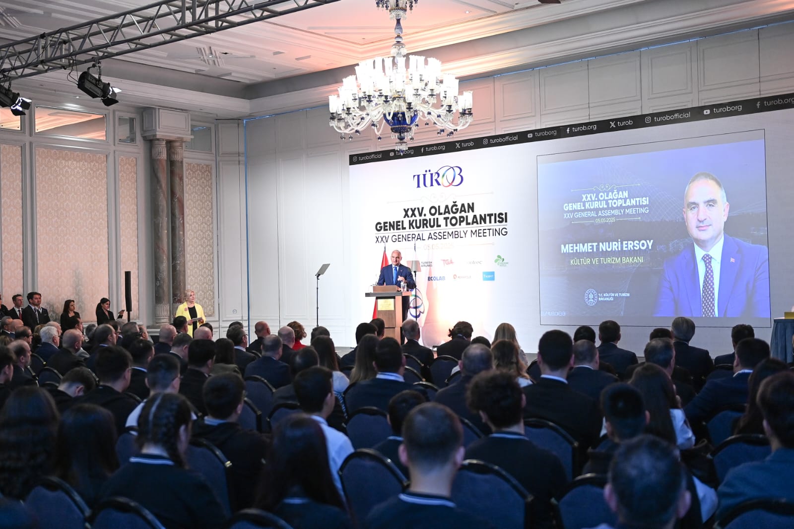 Turizmde Rekorlar Kırılıyor: 2025 Hedefi 65 Milyon Turist, 64 Milyar Dolar Gelir!