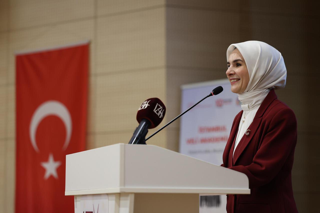 Ebeveynlik Zirvesi'nde 'Huzurlu Aile, Mutlu Çocuk' Temasıyla Dijital Bağımlılık ve Aile İçi İletişim Masaya Yatırıldı