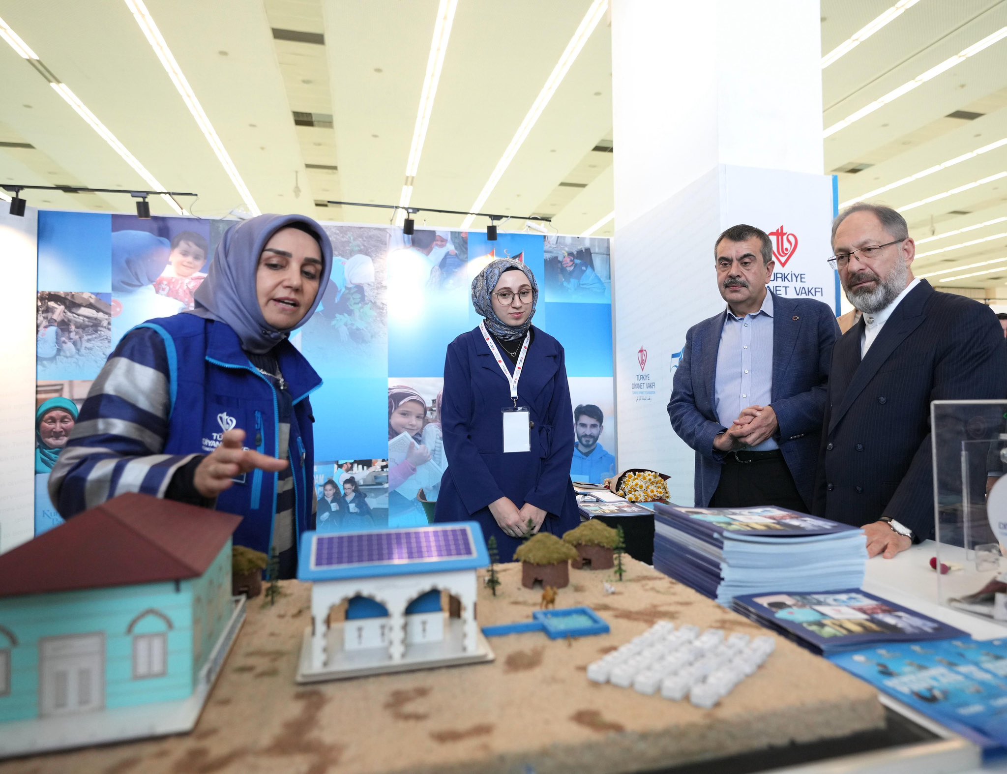 Bakan Tekin ve Diyanet İşleri Başkanı Ali Erbaş’tan Uluslararası İslam Sanatları Fuarı’na Ziyaret