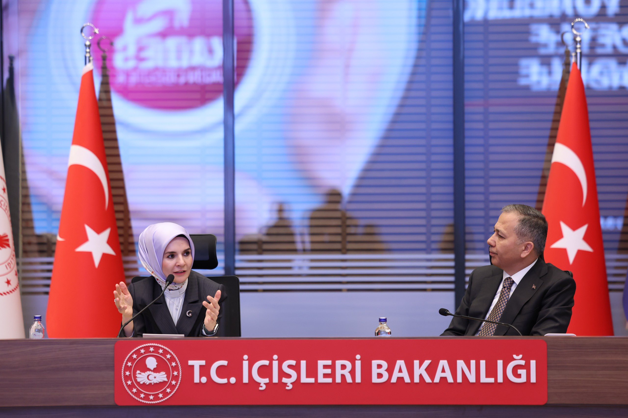 Bakan Göktaş ve Bakan Yerlikaya Kadına Şiddetle Mücadelede STK’larla Bir Araya Geldi