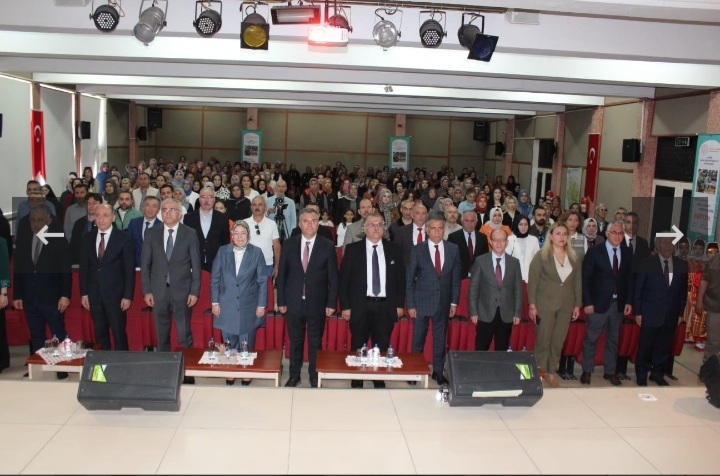 "Türkiye Yüzyılında Anne-Baba Olmak" Konferansı Çubuk'ta Gerçekleştirildi