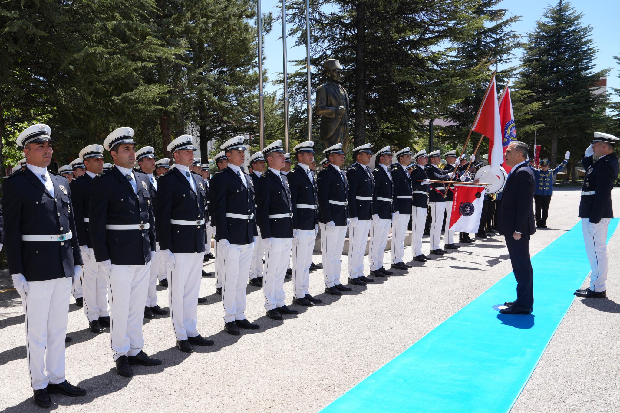 Bakan Ali Yerlikaya'dan Polis Akademisi Ziyareti: “Türkiye’nin Huzuru İçin Canla Başla Çalışıyorlar”