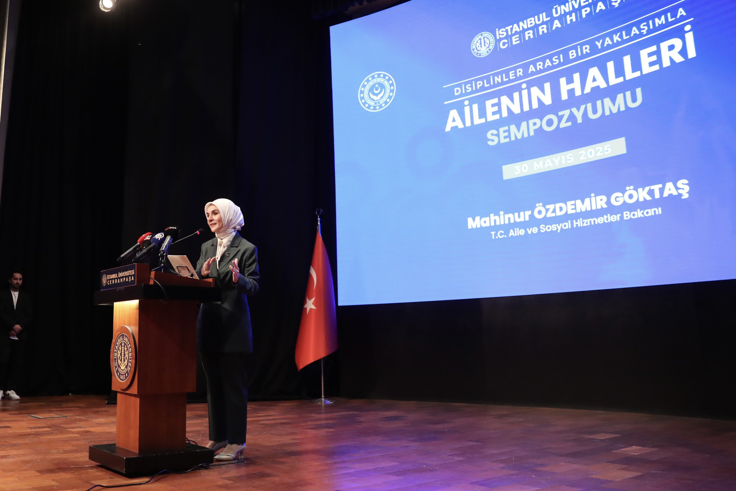 Ailenin Geleceği İstanbul’da Masaya Yatırıldı: “Disiplinlerarası Yaklaşımla Ailenin Halleri Sempozyumu” Gerçekleştirildi