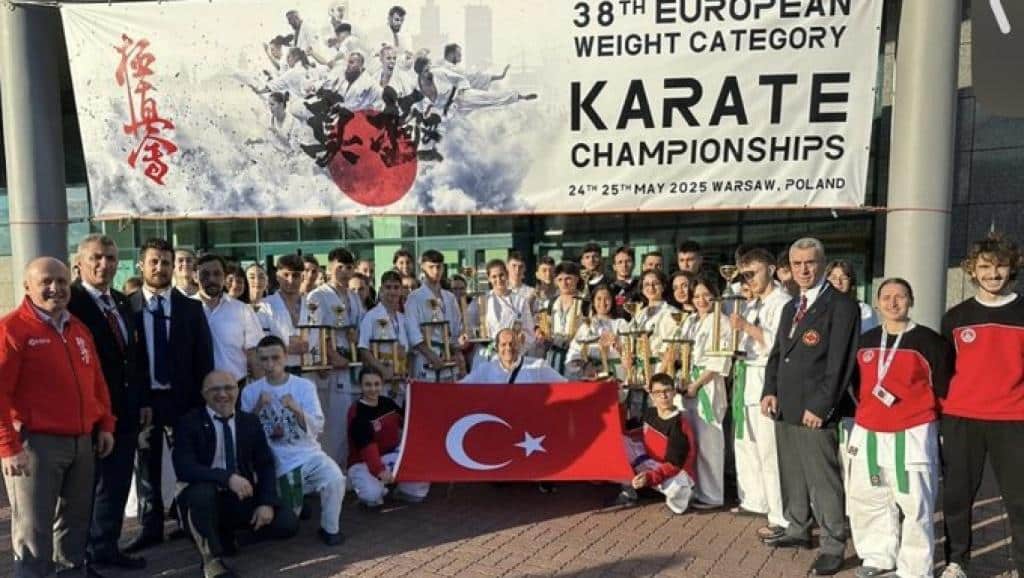 Koca Yusuf Anadolu İmam Hatip Lisesi Öğrencisi Eren Yenilmez, Avrupa Karate Şampiyonası’nda Gümüş Madalya Kazandı