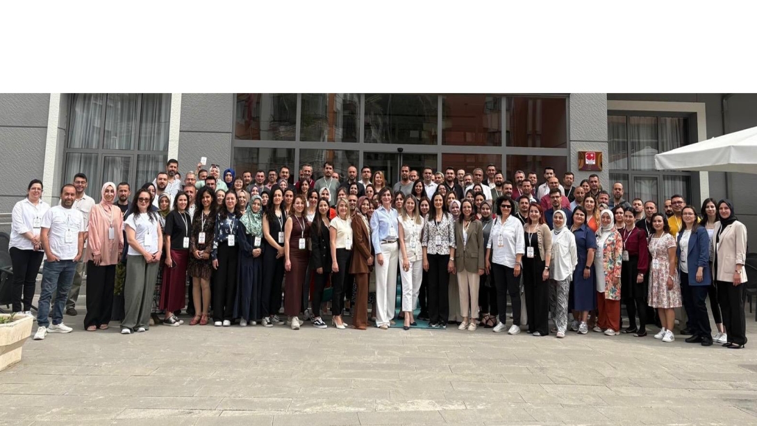 YEĞİTEK'ten Öğretmenlere Teknoloji Odaklı Eğitim: Dinamik Ders Dili (D3) Projesi Kapsamında Atölye Çalışmaları Gerçekleştirildi