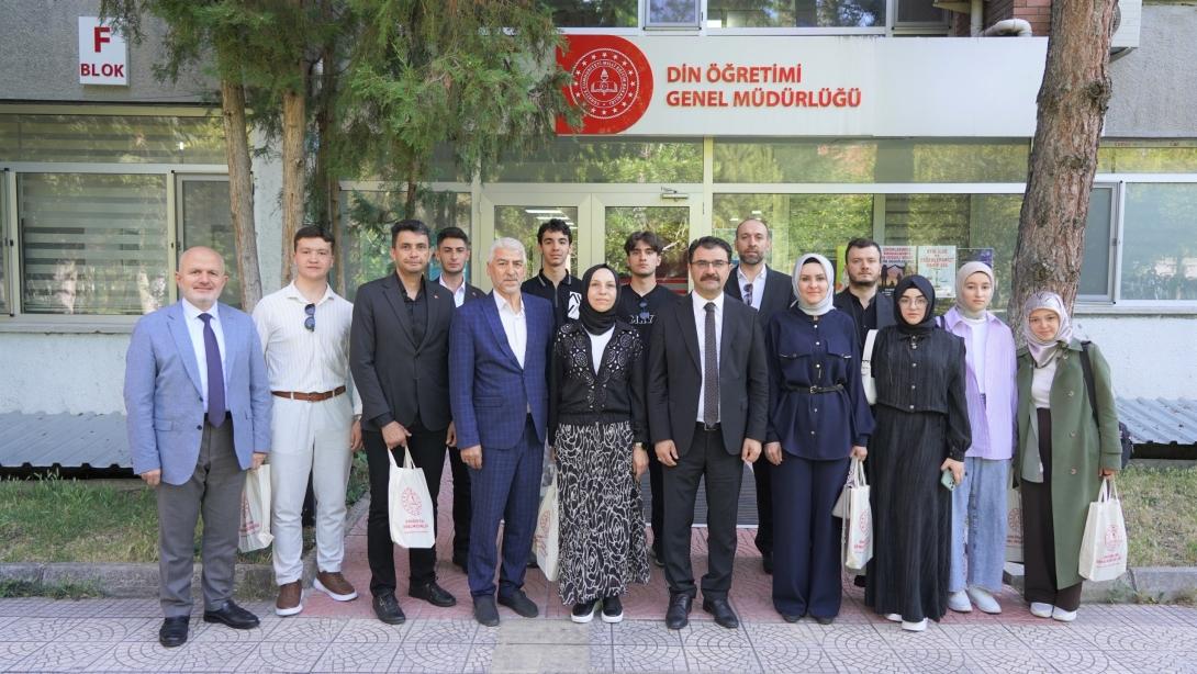 ÇEDES Gönüllüleri Din Öğretimi Genel Müdürü Ahmet İşleyen’i Ziyaret Etti: “Gençlerin Katkısı Bizim İçin Çok Kıymetli”