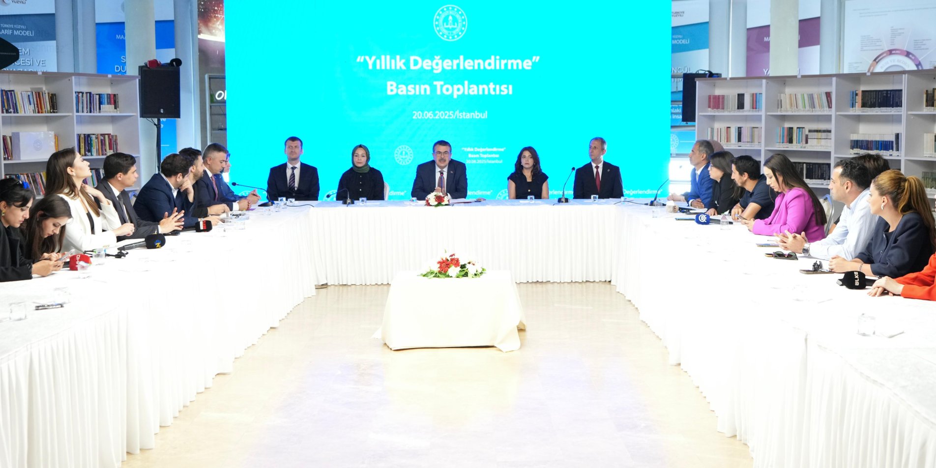 Bakan Tekin’den Yıllık Eğitim Değerlendirmesi: Yeni Müfredat, Yapay Zekâ, Forma Zorunluluğu ve Aile Katılımı