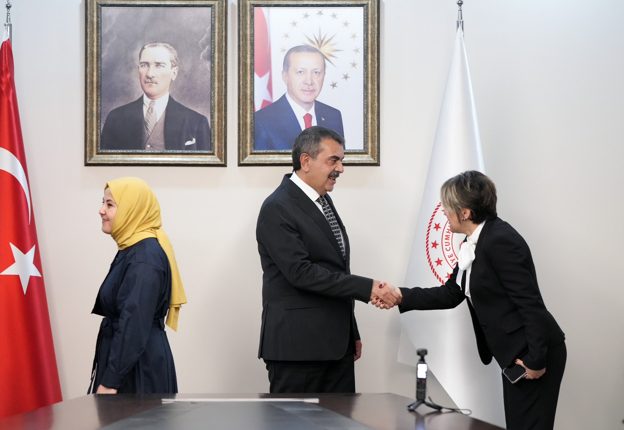 Kurban Bayramı’nda Bakanlıkta Bayramlaşma: Bakan Tekin Bakanlık Personeli ile Bayramlaştı