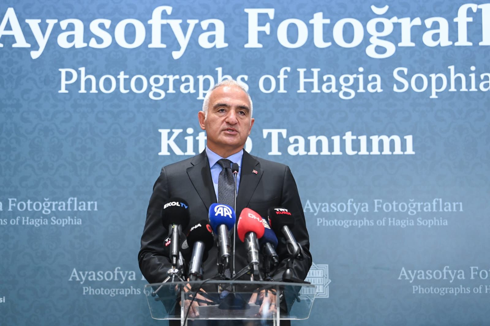 Ayasofya Fotoğrafları Sergisi Rami Kütüphanesi'nde Açıldı: 1500 Yıllık Tarihe Sanatla Yolculuk