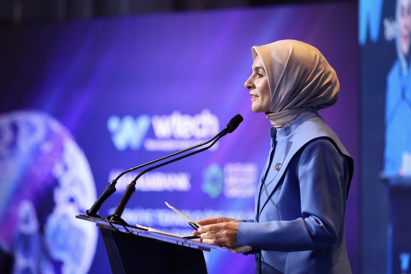 Türkiye Teknolojide Kız Öğrenciler Yapay Zekâ Raporu Tanıtıldı: Kadınların Dijital Gücü Konuşuldu