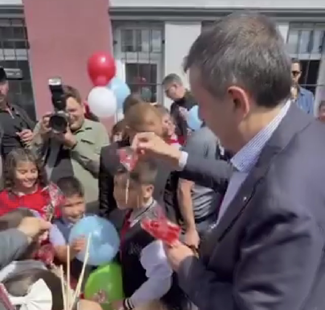 Bakan Tekin'den Erzurum'da Bayram Arifesinde Sürpriz Okul Ziyareti
