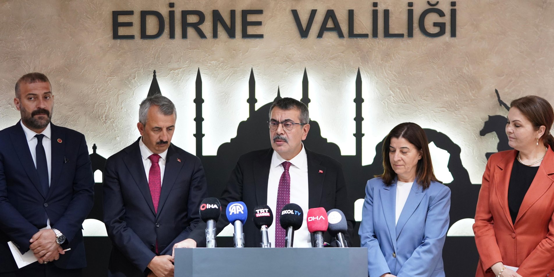 4+4+4 Eğitim Sistemi Değişecek mi? Bakan Tekin'den 4+4+4 Sistemi ve LGS Açıklaması