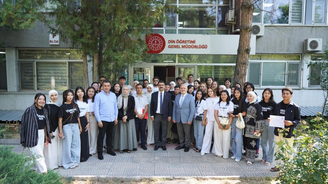 Kazakistanlı Öğrenciler “Türkiye'den Yedi Kıtaya” Programıyla Ankara’da Buluştu