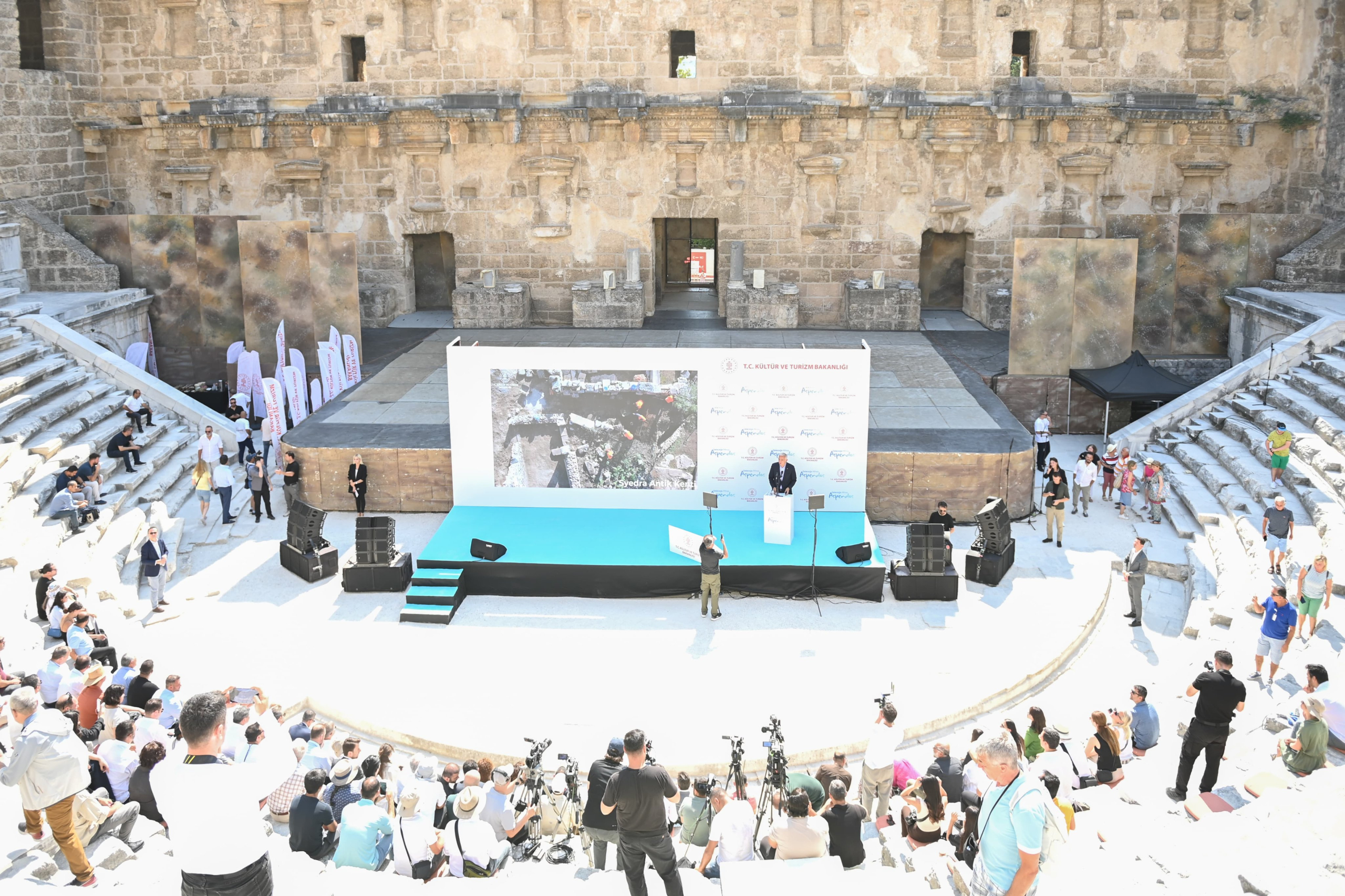 Aspendos Antik Kenti’nde Üç Yeni Eser Gün Yüzüne Çıkarıldı: Kültürel Mirasımıza Büyük Katkı