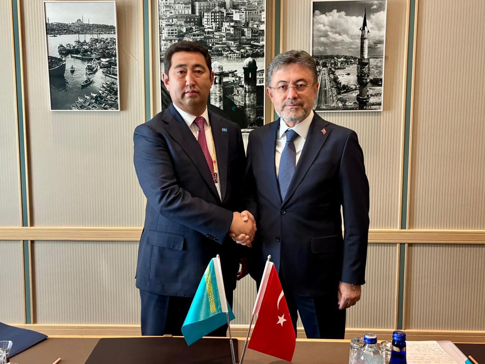 Bakan Yumaklı ile Kazakistan Tarım Bakanı Saparov Tarımsal İş Birliğini Görüştü