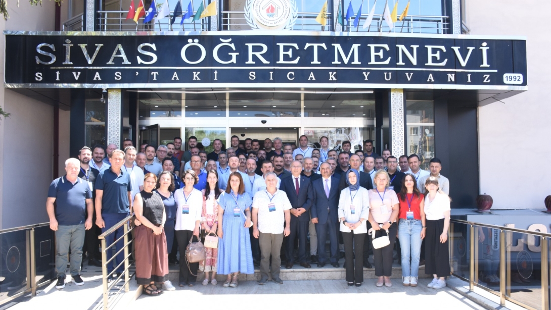 Öğretmenevi Yöneticilerine Sivas'ta "Mali Mevzuat ve Halkla İlişkiler" Eğitimi Verildi