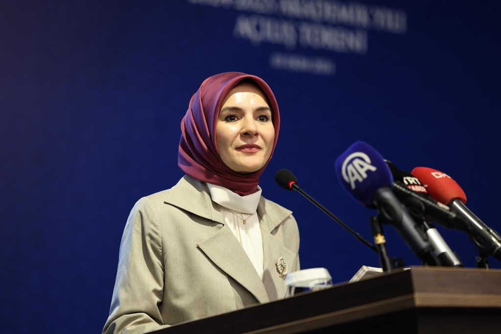 Aile ve Gençlik Fonu Güncellendi: 18-25 Yaş Arası Çiftlere 250 Bin TL, 26-29 Yaş Arasına 200 Bin TL Destek!