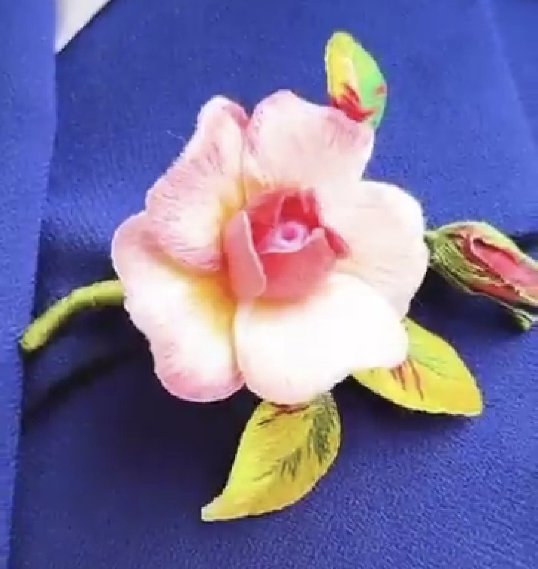 Kayseri Olgunlaşma Enstitüsü'nden Çin İğnesiyle Sanata Dönüşen Gül Broş Tasarımı