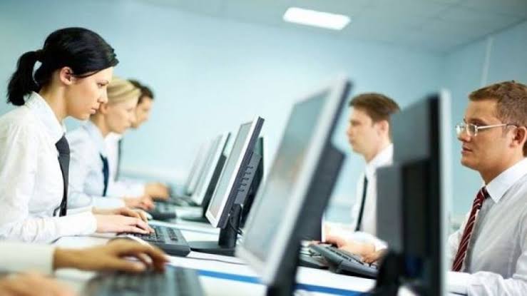 Devlet Memurlarına Doğum ve Evlat Edinme Sonrası Yarım Zamanlı Çalışma Hakkı Resmî Gazete'de Yayımlandı