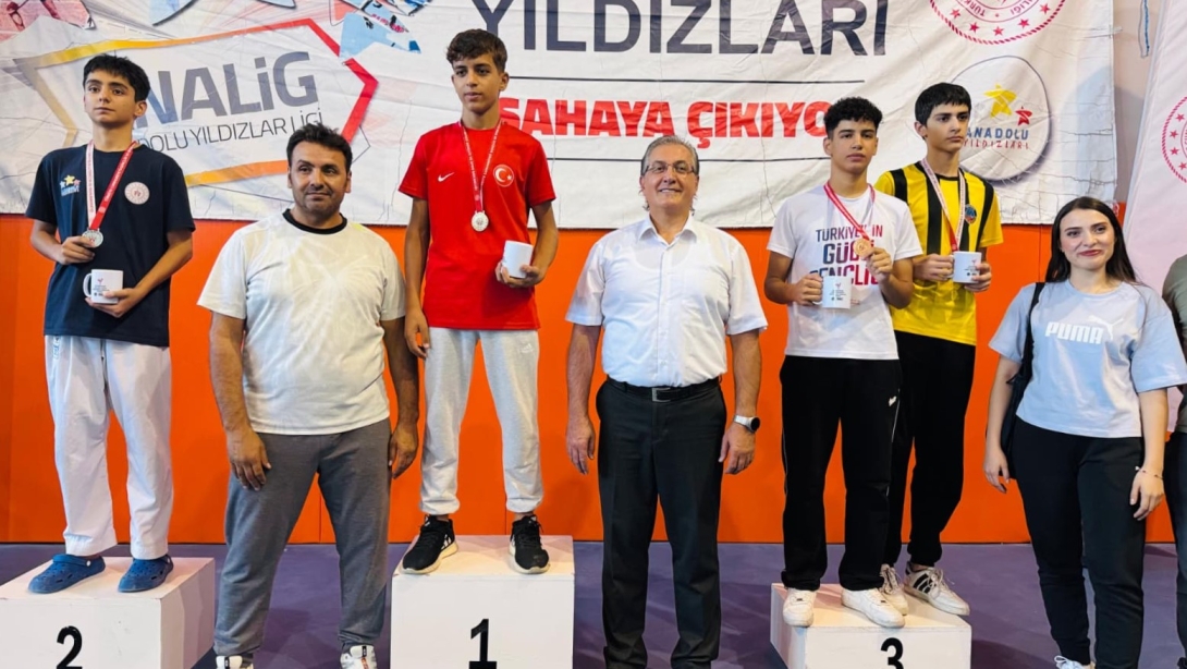 Şanlıurfa Mehmet Zahid Kotku Anadolu İmam Hatip Lisesi Öğrencisi Türkiye Karate Şampiyonu Oldu
