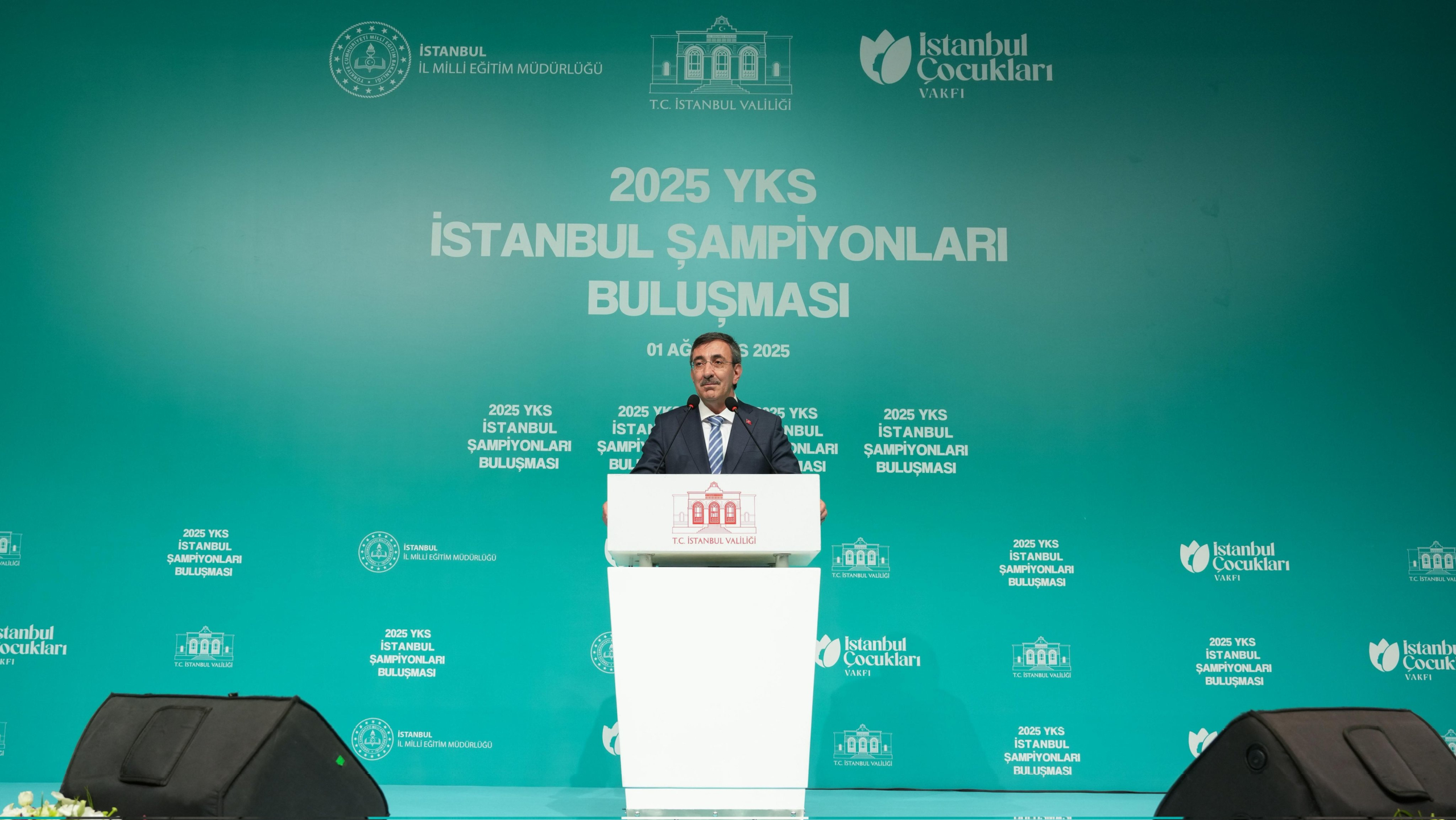 Cumhurbaşkanı Yardımcısı Yılmaz, YKS Şampiyonlarıyla İstanbul’da Buluştu
