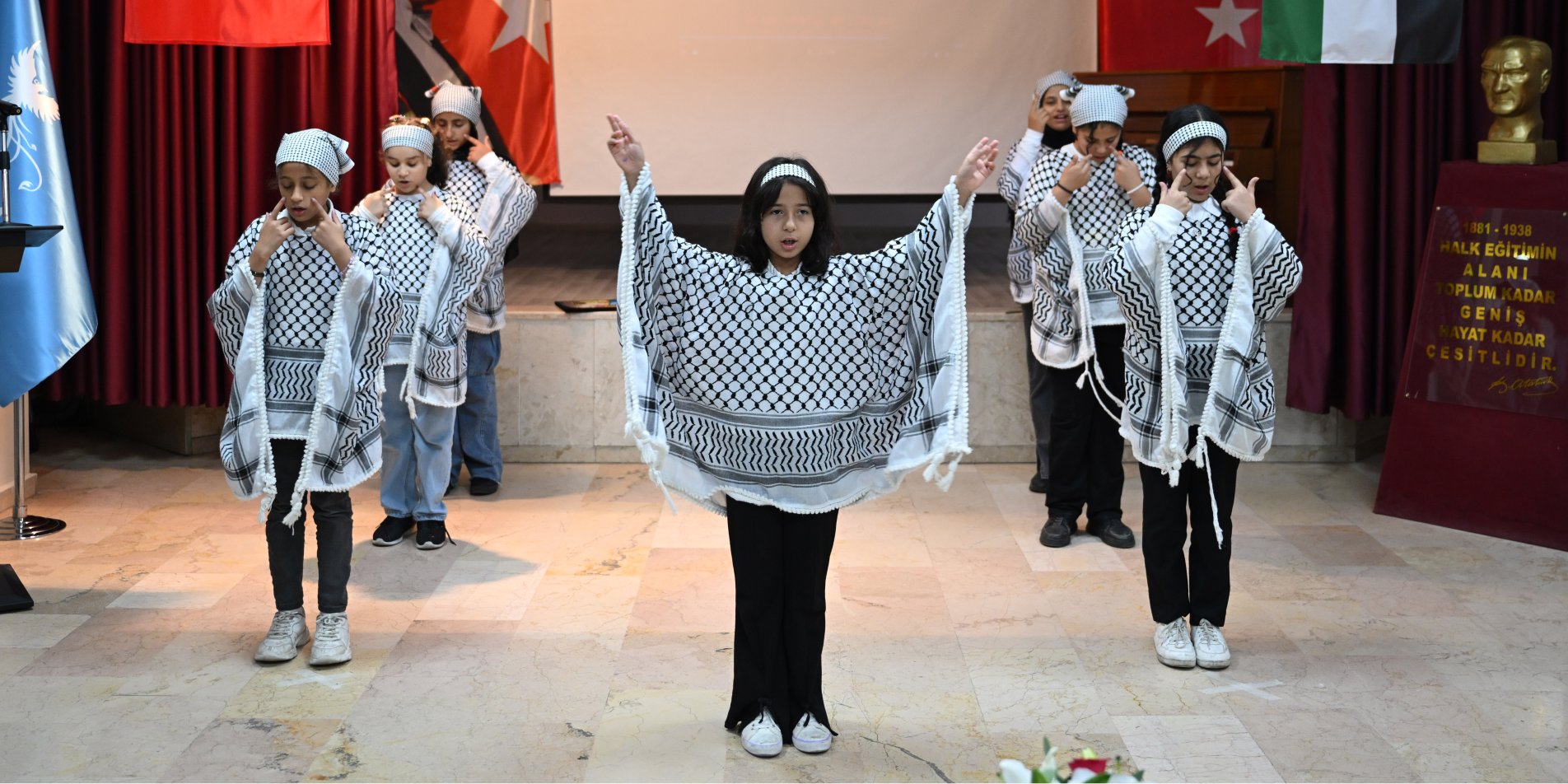 Türkiye’deki Filistinli Öğrencilerden, Göz Dolduran Yaz Okulu Kapanış Programı