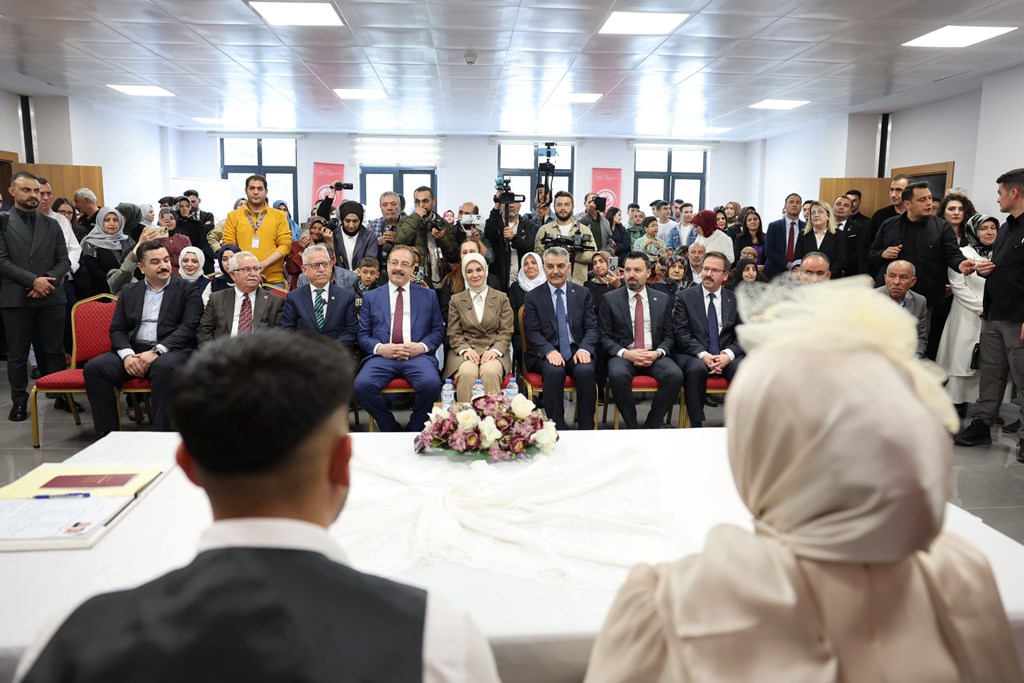 Aile ve Gençlik Fonu ile Genç Çiftlere Büyük Destek: Ücretsiz Nikah, Düğün Salonu ve Faizsiz Kredi İmkanı