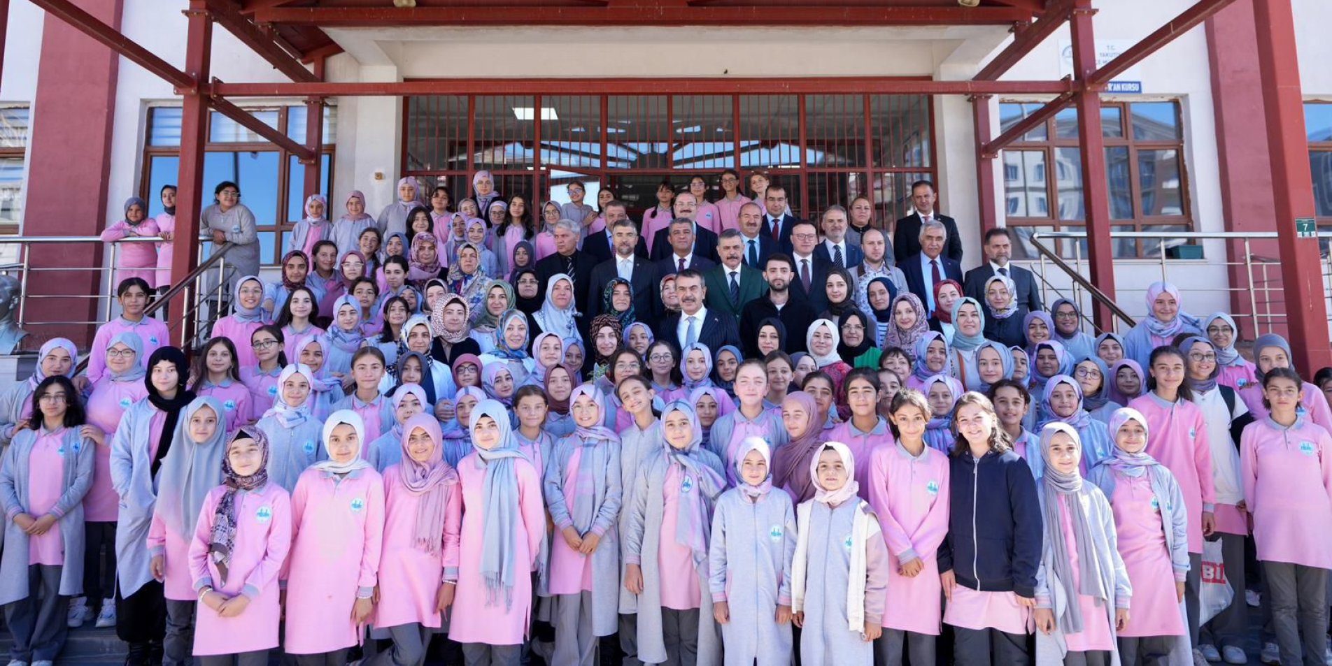 Bakan Tekin'den Erzurum’da Sürpriz Okul Ziyareti