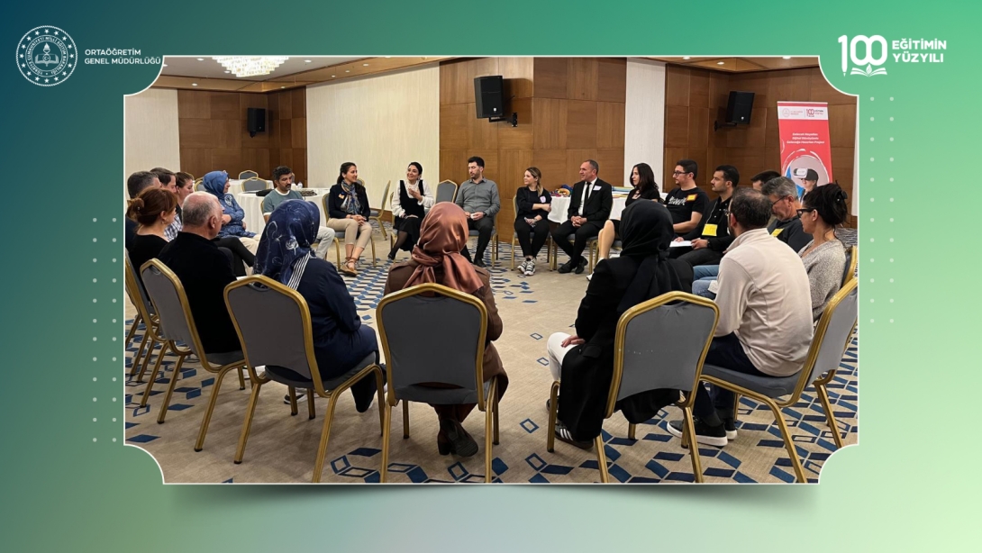 "Gelecek Hayalim: Dijital Dönüşümle Geleceğe Hazırlan" Projesi Kapsamında Öğretmen Eğitimleri Başladı!