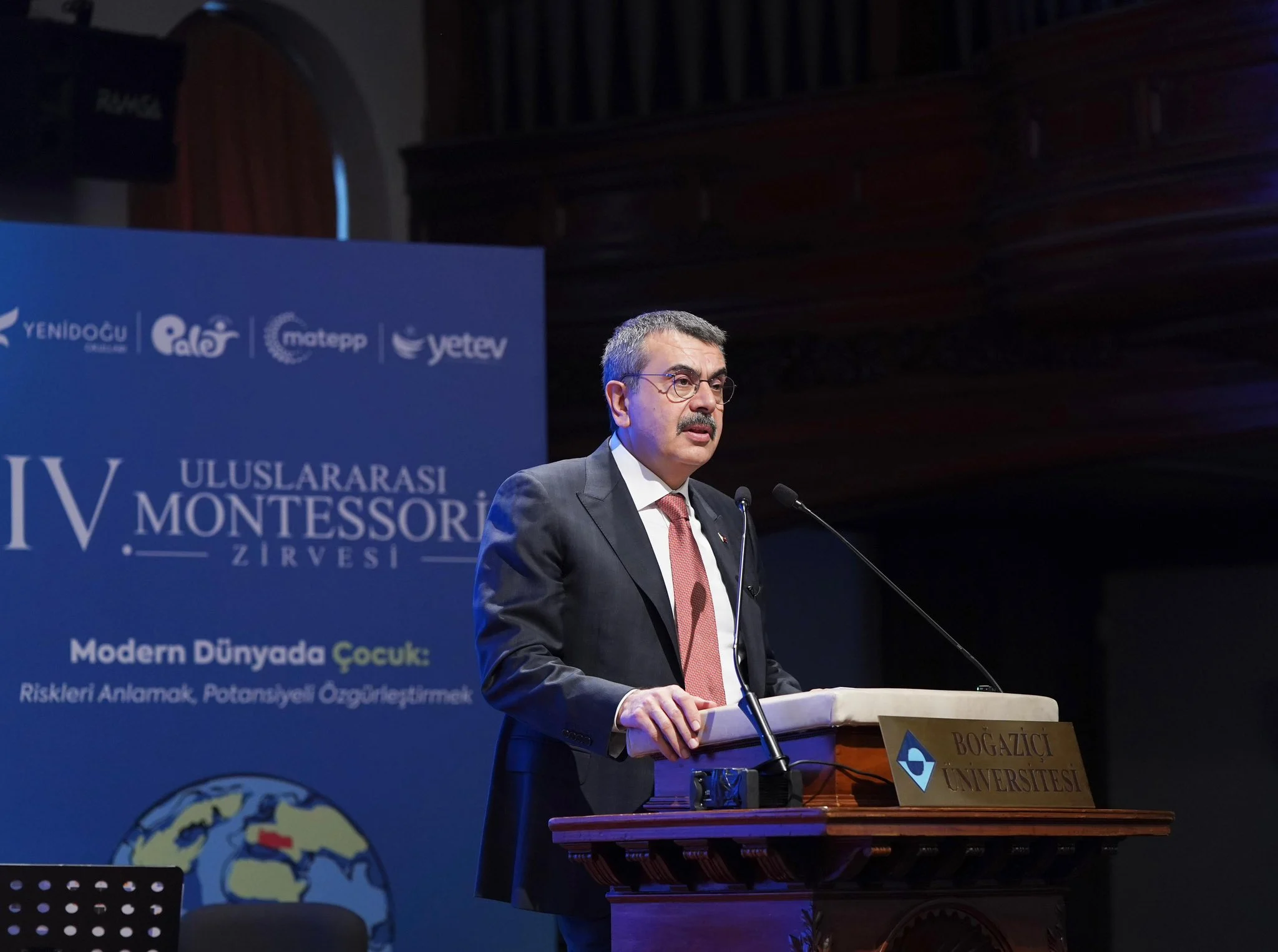 Bakan Tekin: “Çocuklarımızı Sanal Dünyanın Risklerine Karşı Korumalıyız”