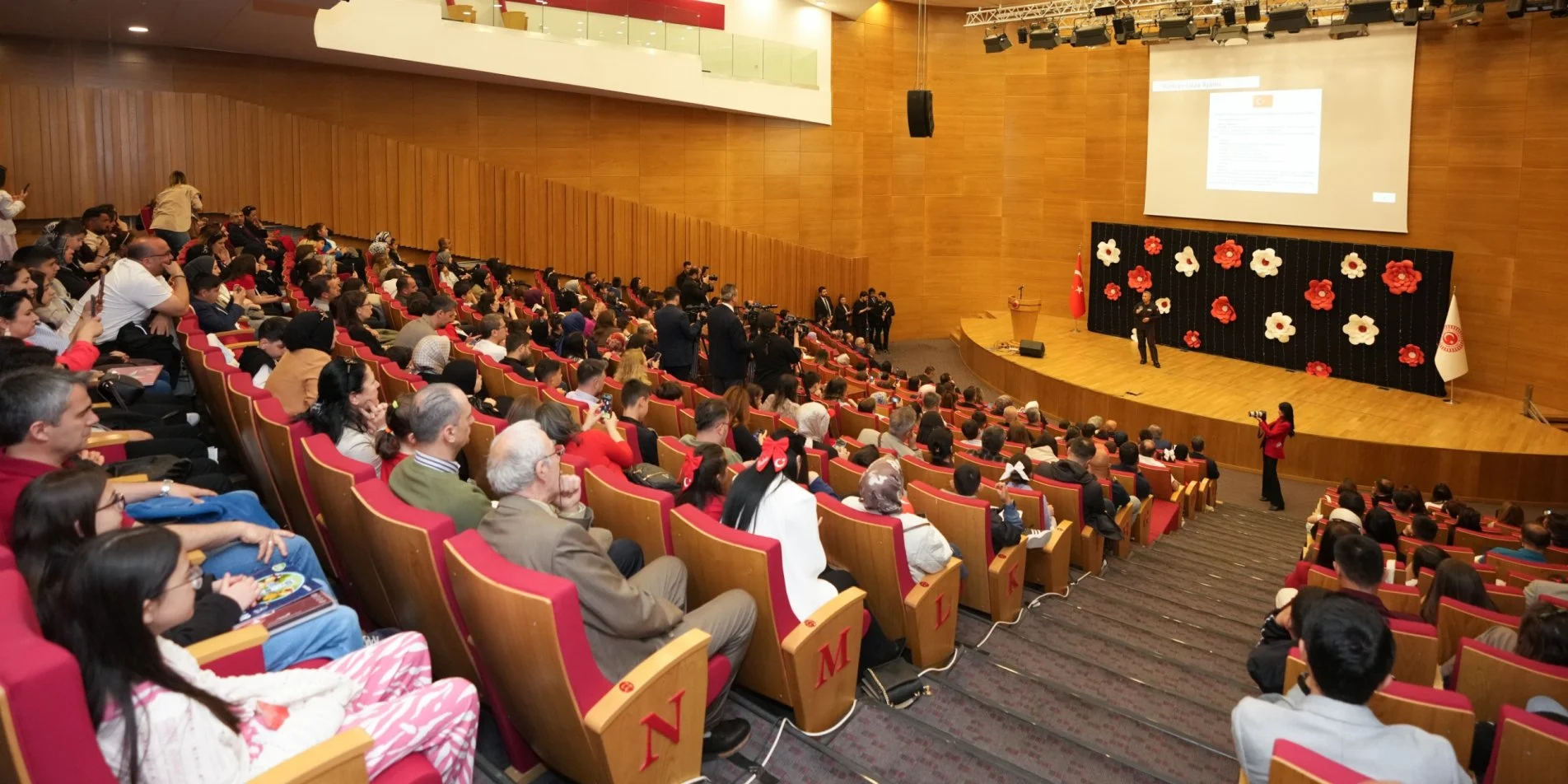 TBMM'de "23 Nisan Çocuk Forumu" Düzenlendi