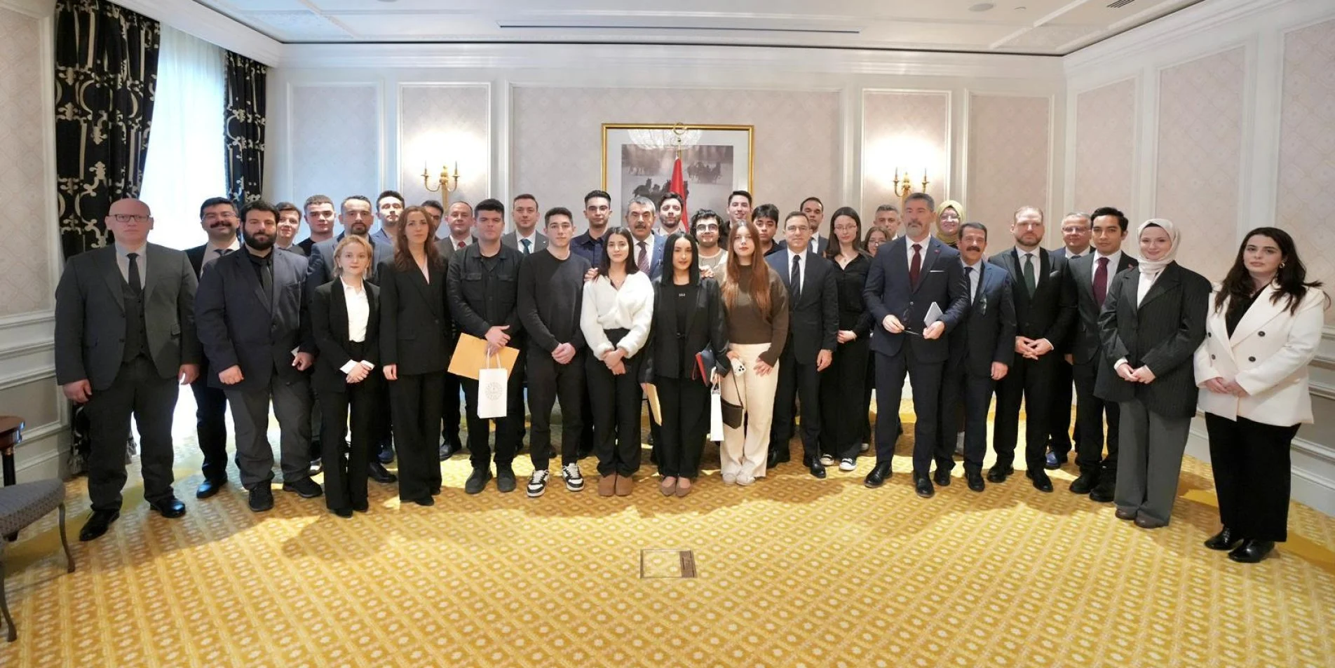 Bakan Tekin, Rusya'da Eğitim Gören Türk Öğrencilerle Bir Araya Geldi