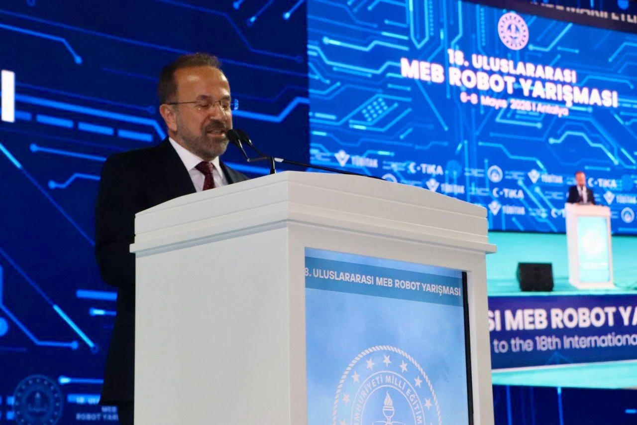 MEB Robot Yarışması Antalya’da Başladı! 11 Bin 200 Katılımcı ve 3.600 Robot Yarışıyor