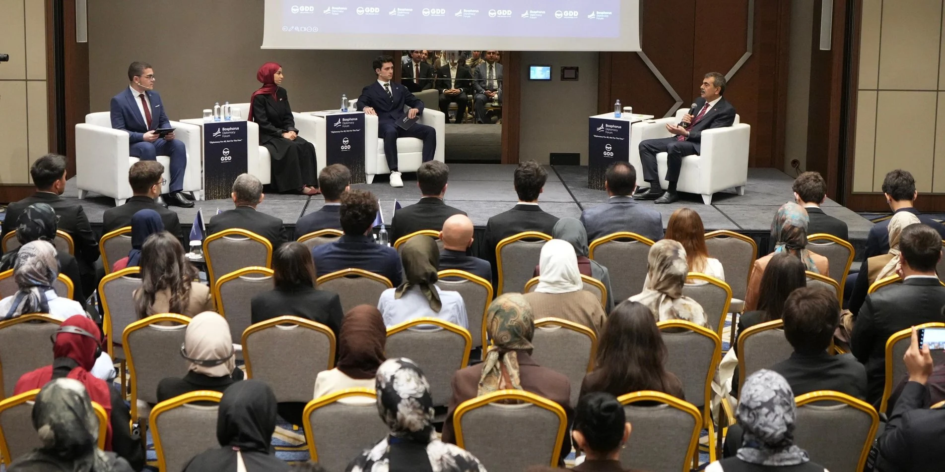 Bakan Tekin, Bosphorus Diplomasi Forumu'na Katıldı
